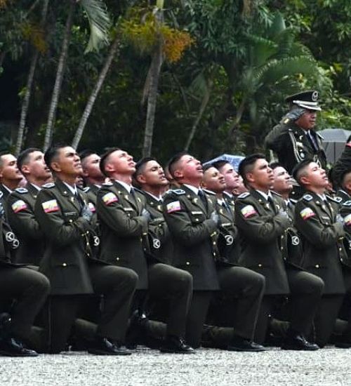 Ecuador refuerza su seguridad: 471 nuevos policías se incorporan al servicio activo